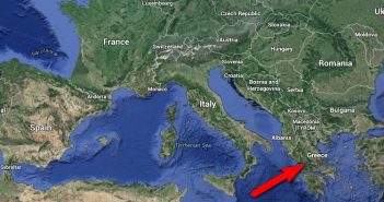 Μέλη της οργανωτικής επιτροπής έλεγξαν τους χάρτες της Google και επιβεβαίωσαν ότι η Ελλάδα δεν έχει αποκολληθεί από τις παρακείμενες χώρες