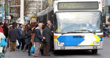 Ψεκαστήρες με αποσμητικό εγκαθιστούν τα λεωφορεία ενόψει του καλοκαιριού