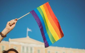 Τρόμος στην Αθήνα: Εκατοντάδες Έλληνες έγιναν κατά λάθος γκέι όταν πέρασε δίπλα τους το Athens Pride