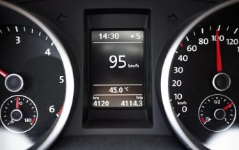 Ενήμερη η χώρα για τη ζέστη μετά από ανάρτηση φωτογραφίας με θερμόμετρο αυτοκινήτου στο Facebook