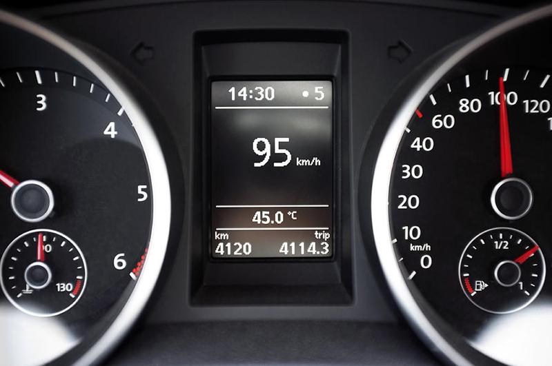Ενήμερη η χώρα για τη ζέστη μετά από ανάρτηση φωτογραφίας με θερμόμετρο αυτοκινήτου στο Facebook