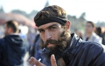 Ανησυχία για την επιτυχία του συλλαλητηρίου της Αθήνας καθώς δεν έχει εμφανιστεί ο όμορφος Κρητικός αγρότης