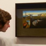 Πρωτοφανής καύσωνας στο Παρίσι: Έλιωσε πίνακας του Σαλβαντόρ Νταλί