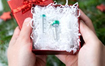 Ανταγωνισμός για τα εμβόλια: Σε συσκευασία δώρου το εμβόλιο της Οξφόρδης με συλλεκτική θήκη και δώρο ένα ταξίδι στην Κίνα