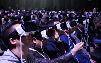 Με γυαλιά εικονικής πραγματικότητας θα εφοδιάσει η κυβέρνηση τους πολίτες σε περίπτωση που δεν επιτραπούν οι μετακινήσεις το Πάσχα