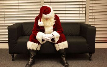 Καθυστερήσεις στην παράδοση των δώρων καθώς ο Άγιος Βασίλης βρέθηκε χωρίς PCR κατά την άφιξη του στην Ελλάδα
