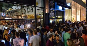 Μέχρι και τους -25 βαθμούς αντέχουν να καθίσουν οι Έλληνες έξω από μπαρ, σύμφωνα με νέα επιστημονική έρευνα