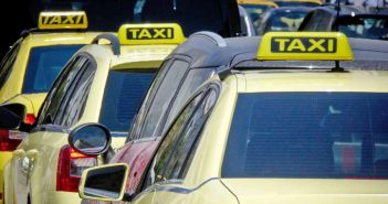 Δώρο ένα μάθημα επιλογής θα προσφέρουν τα ταξί μετά την αύξηση του κομίστρου