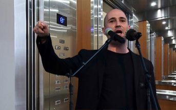Σε ασανσέρ πολυκατοικίας πραγματοποίησε την τελευταία προεκλογική του συγκέντρωση ο Κωνσταντίνος Μπογδάνος