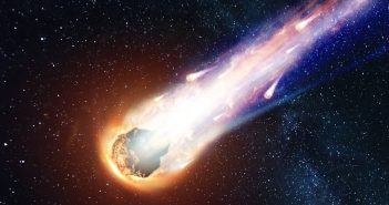 Κομήτης που κάνει το γύρο του ηλιακού συστήματος αναρωτιέται αν είναι καλή στιγμή να χτυπήσει την Ελλάδα
